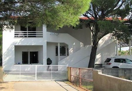 ستاريغغاد باكلينتسا Apartmani Paklenica المظهر الخارجي الصورة